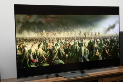 268382 Hisense U7SG TV JHiggins 0014