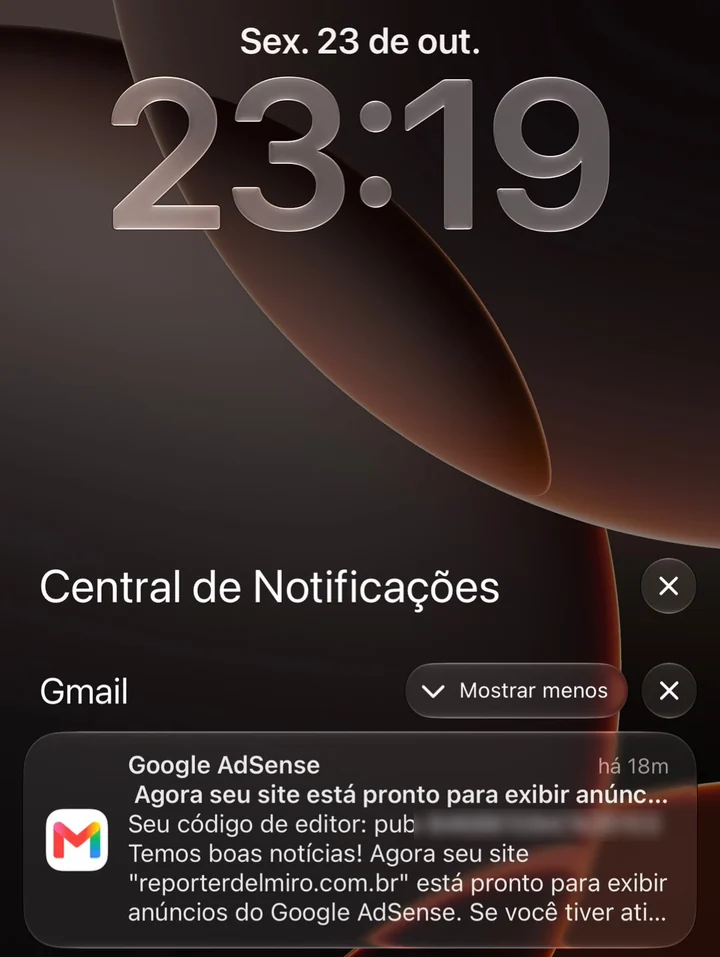 Notificação do Google AdSense no celular avisando que o site reporterdelmiro.com.br está pronto para exibir anúncios, em 23 de outubro de 2026